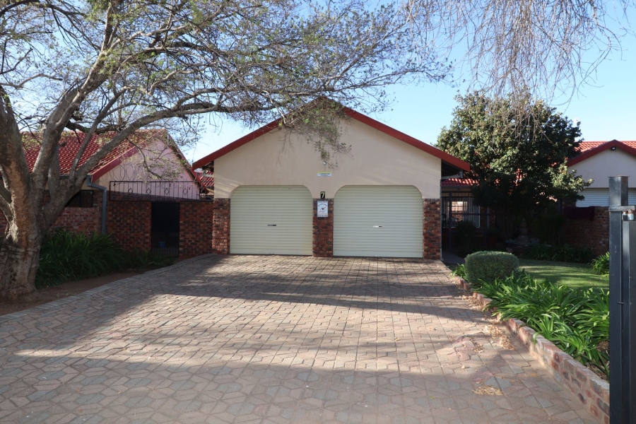 To Let 3 Bedroom Property for Rent in Meiringspark North West